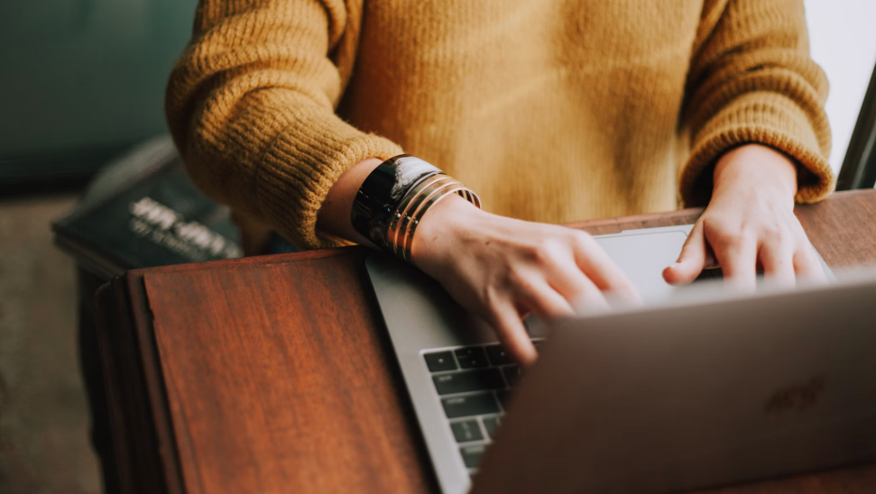 Wire Services versus Direct Outreach: Which Reaches Editors Faster Services